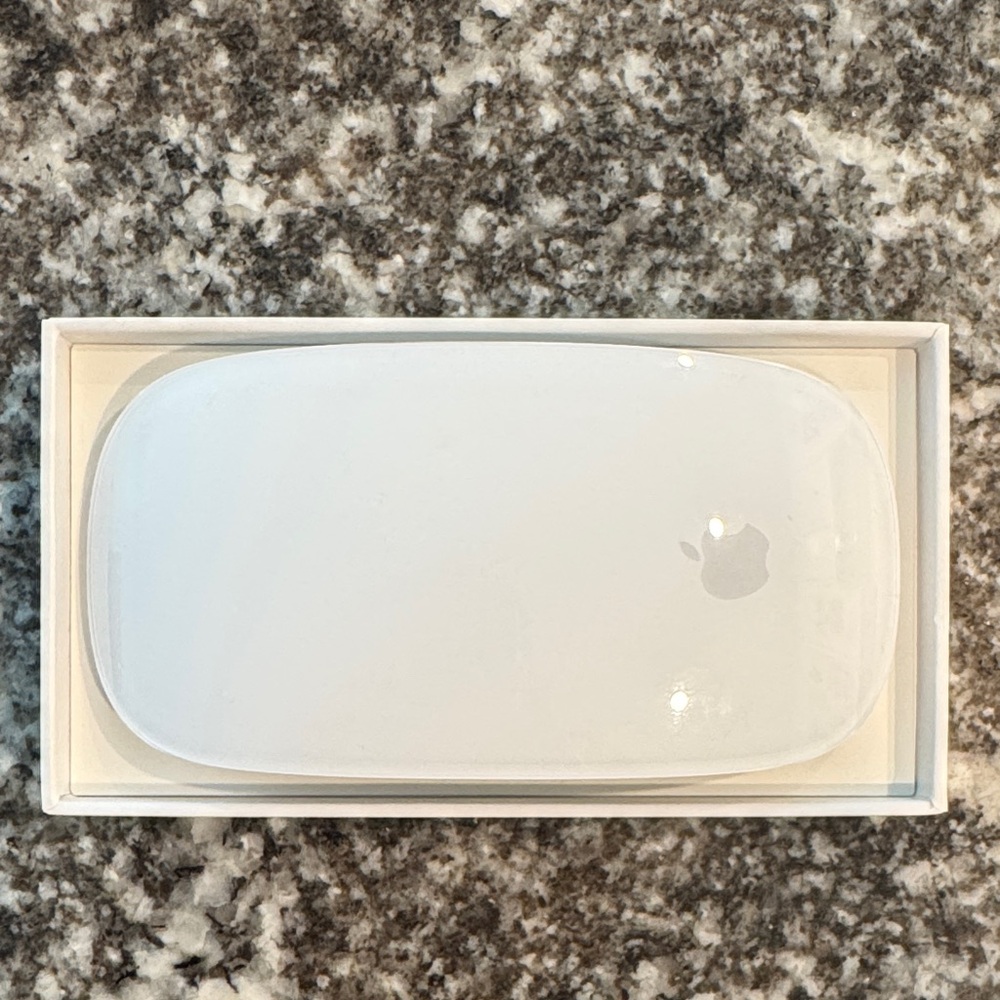 Apple Magic Mouse - Picture 2 of 5